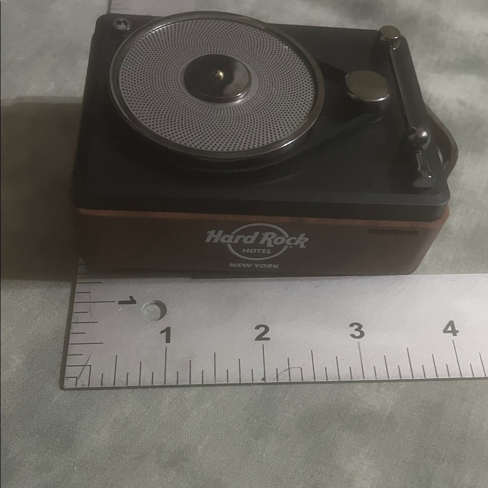 Hard Rock Hotel NEW Speaker DW03 Radio HiFi Bass, Bluetooth 5, Rechargeable 2025 - Picture 7 of 14